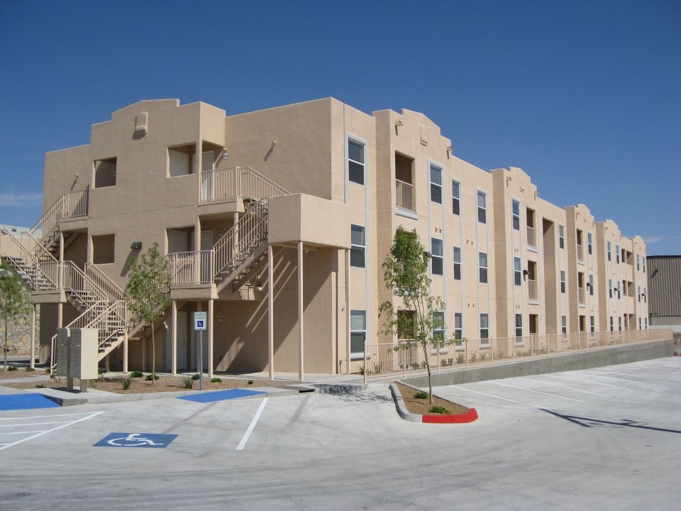 Desert Village Apartments in El Paso, TX - Foto de edificio