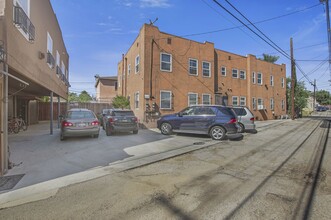 1371 S Cloverdale Ave in Los Angeles, CA - Building Photo - Building Photo