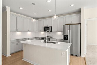 2 Stratton Dr in Woburn, MA - Building Photo - Building Photo