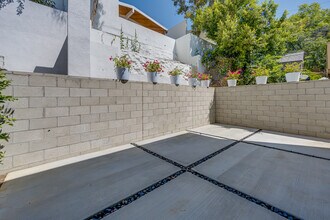 2611 Hyperion Ave in Los Angeles, CA - Building Photo - Building Photo
