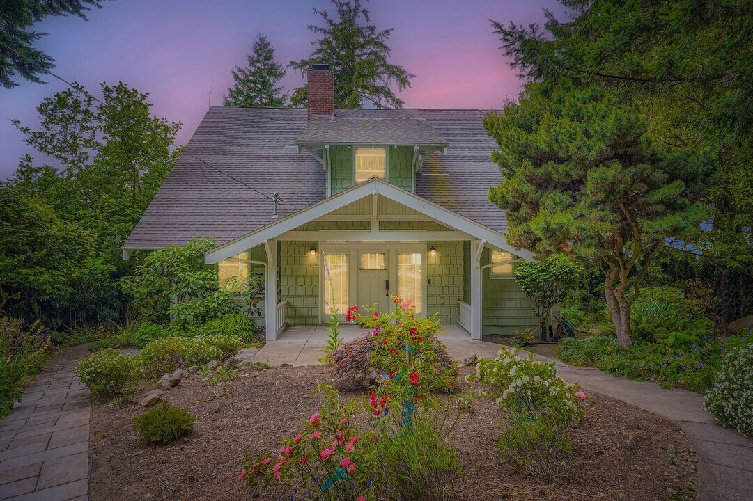 14521 25th Ave SW in Burien, WA - Building Photo