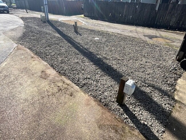 351 Front St in Junction City, OR - Building Photo - Building Photo