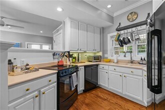 34 Catherine St in Newport, RI - Building Photo - Building Photo