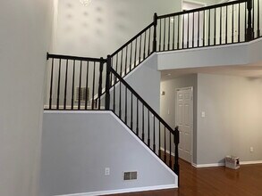 402 Harvest Ln in Monmouth Junction, NJ - Building Photo - Building Photo