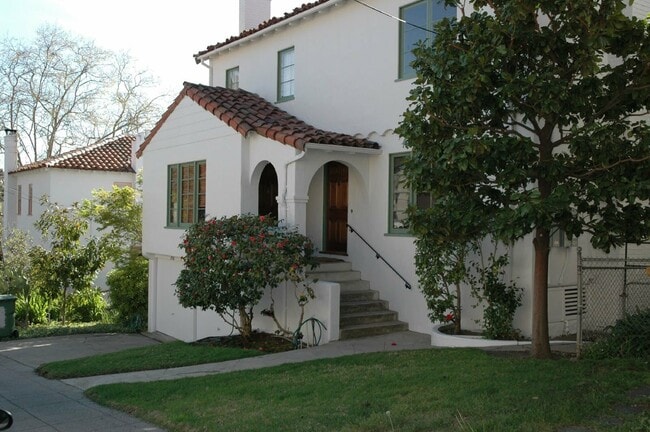 property at 1718 Le Roy Ave