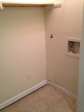 589 Delzan Plz, Unit 4 in Lexington, KY - Foto de edificio - Building Photo