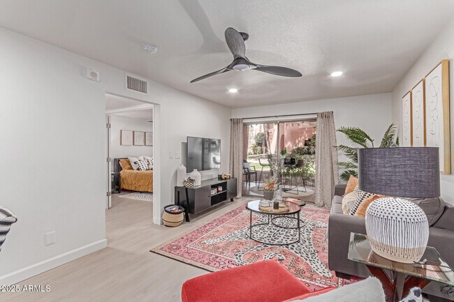 12212 N Paradise Vlg Pkwy S in Phoenix, AZ - Building Photo - Building Photo