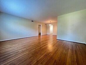 2247 Branard St in Houston, TX - Building Photo - Building Photo