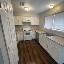 2822 English Colony Dr in Webster, TX - Building Photo - Building Photo