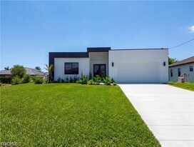 2726 NW 41st Pl in Cape Coral, FL - Building Photo