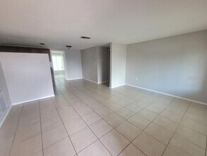 7815 Waxwood Dr in Port Richey, FL - Building Photo - Building Photo