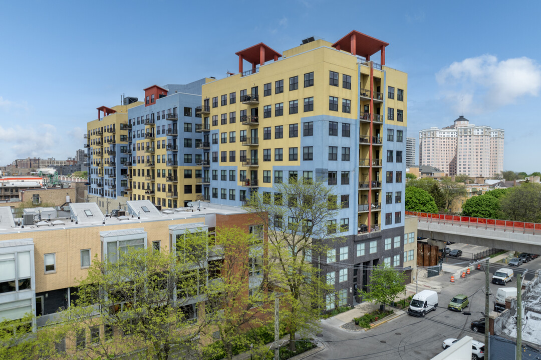 Catalpa Garden Condominiums in Chicago, IL - Foto de edificio