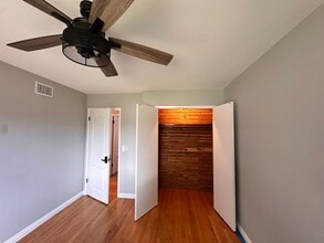 1211 S Oakhaven Dr in Anaheim, CA - Building Photo - Building Photo