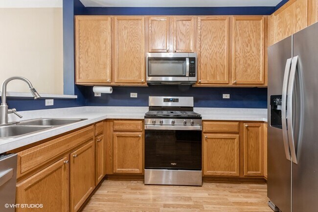 2429 Golf Ridge Cir in Naperville, IL - Building Photo - Building Photo