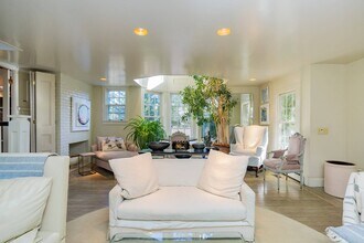 4 Cozzens Ln in Amagansett, NY - Building Photo - Building Photo