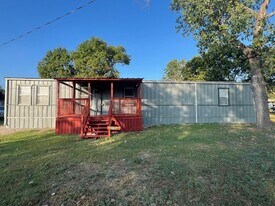 213 N Criswell St in Mart, TX - Building Photo