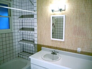 921 Westmount Dr, Unit 921 in West Hollywood, CA - Building Photo - Building Photo