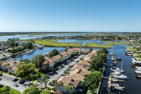 The Moorings in Jacksonville Beach, FL - Foto de edificio - Building Photo