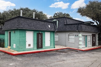 The Jackson Apartments in San Antonio, TX - Foto de edificio - Building Photo