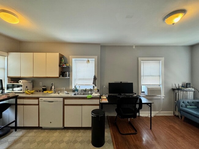 567 Putnam Ave, Unit 2 in Cambridge, MA - Foto de edificio - Building Photo