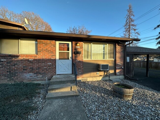 2017-2019 W Fairview Ave