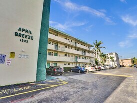 1333 E Hallandale Beach Blvd in Hallandale Beach, FL - Building Photo