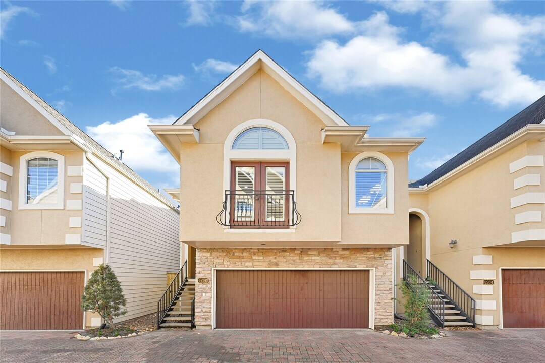 5206 Washington Ave in Houston, TX - Building Photo