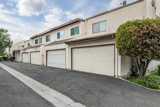 16710 Orange Ave in Paramount, CA - Building Photo - Building Photo