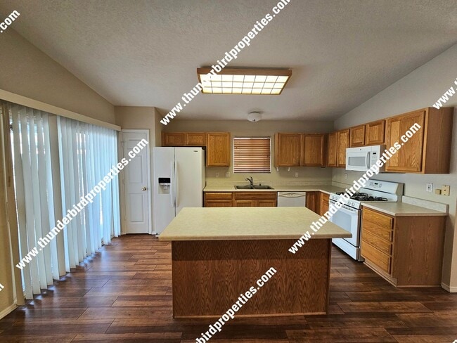 6305 Evesham Rd NW in Albuquerque, NM - Building Photo - Building Photo