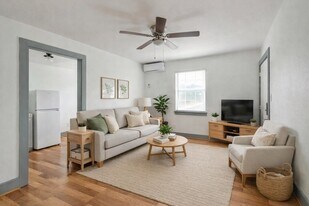 5320 Polk St in Houston, TX - Building Photo