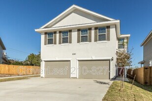 10351 Lynwood Crk in San Antonio, TX - Building Photo