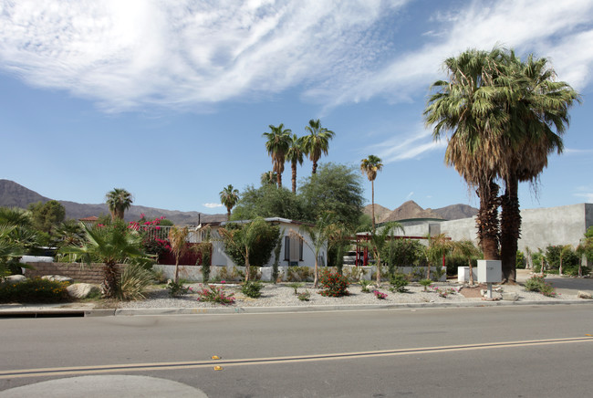 71735 San Jacinto Dr in Rancho Mirage, CA - Foto de edificio - Building Photo