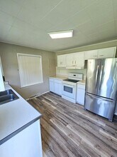 28243 W Fox River Rd in Cary, IL - Foto de edificio - Building Photo