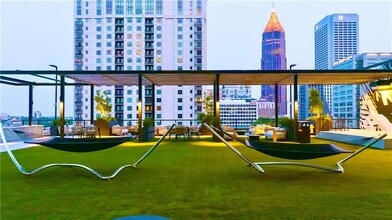 811 Peachtree St NE in Atlanta, GA - Foto de edificio - Building Photo