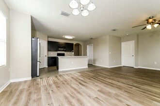 8108 Bilston Village Ln in Gibsonton, FL - Building Photo - Building Photo