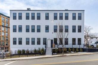 66 Emerson St in Haverhill, MA - Foto de edificio - Building Photo