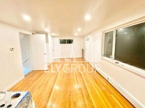 96 Amherst Ave in Waltham, MA - Foto de edificio - Building Photo