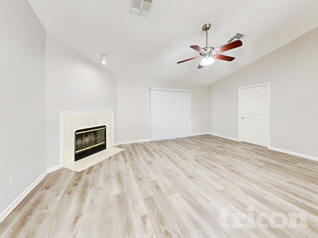 8755 Tidewood Ct in Jacksonville, FL - Foto de edificio - Building Photo