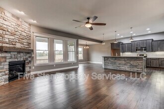 60 Moonlight Ct. in Chatham, IL - Building Photo - Building Photo