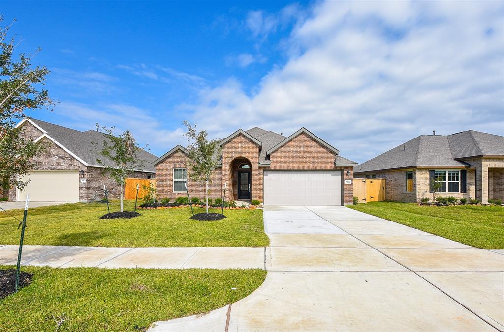 9427 Clearwater Bluff Ln in Houston, TX - Building Photo