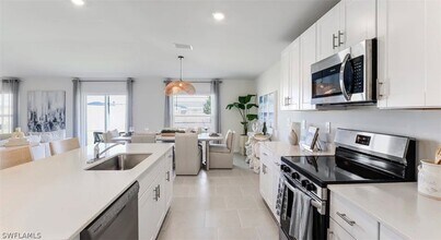 329 Marta Dr in Lehigh Acres, FL - Building Photo - Building Photo