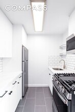 60 Henry St-Unit -7-E in New York, NY - Building Photo - Building Photo