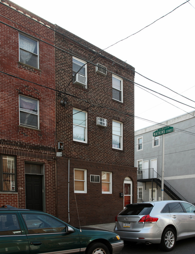 1711 S 10th St in Philadelphia, PA - Foto de edificio - Building Photo