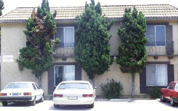 3745 Van Dyke Ave in San Diego, CA - Building Photo - Building Photo