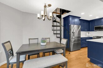 1111 Harbour Club Dr in Sayreville, NJ - Building Photo - Building Photo