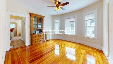 93 Capen St, Unit 2 in Medford, MA - Foto de edificio - Building Photo