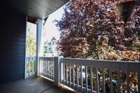 370 SW 105th Terrace in Portland, OR - Foto de edificio - Building Photo