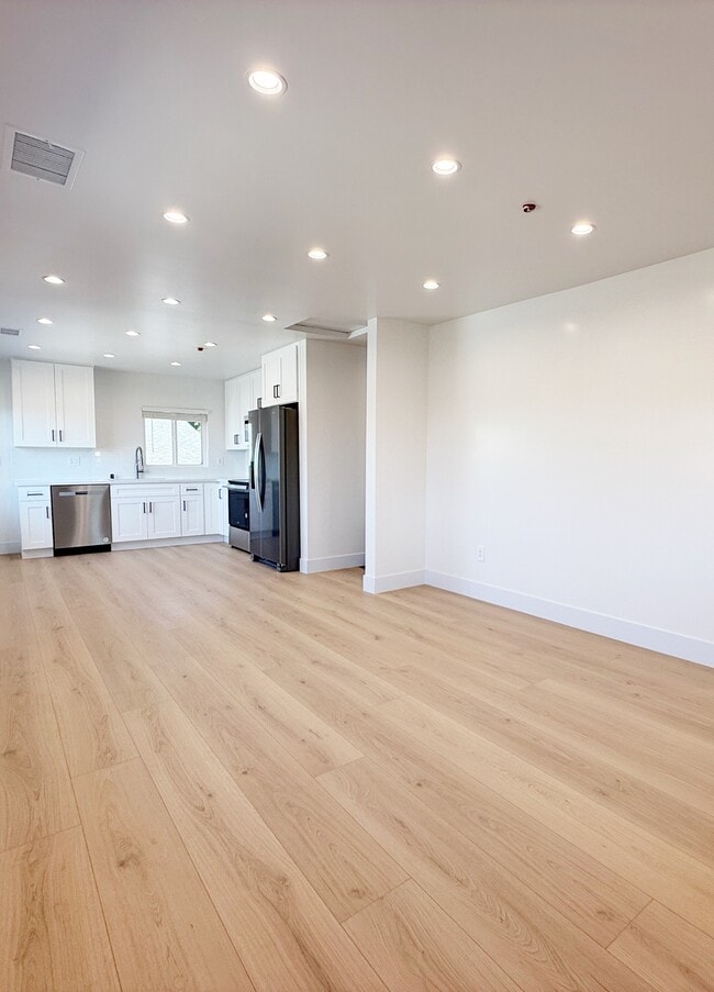 property at 129 N Vendome St