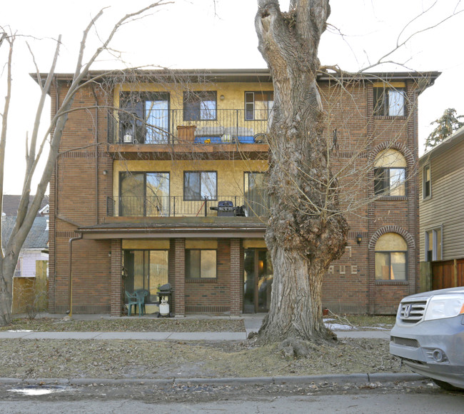 807 4th Ave NW in Calgary, AB - Building Photo - Building Photo