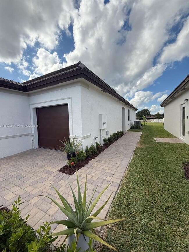 2942 SE 23rd Ave in Homestead, FL - Building Photo - Building Photo